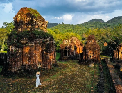 NGƯỜI KỂ CHUYỆN GIỮA LÒNG DI SẢN MỸ SƠN