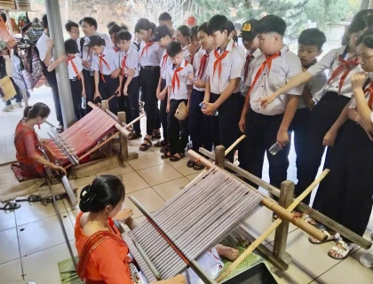 TRẢI NGHIỆM DỆT THỔ CẨM CHĂM TẠI  BẢO TÀNG MỸ SƠN