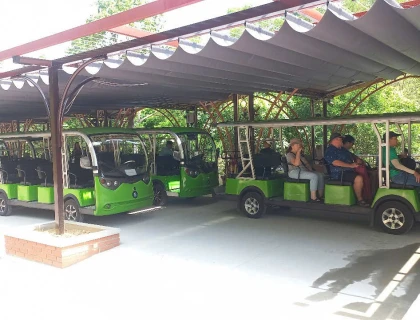 Phía sau hành trình trung chuyển khách thầm lặng Chuyện chưa kể về công tác tự sửa chữa xe điện tại Mỹ Sơn