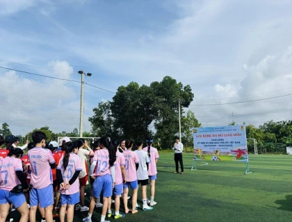 SÔI NỔI HOẠT ĐỘNG BÓNG ĐÁ NỮ GIAO HỮU  VÀ BỮA CƠM CÔNG ĐOÀN CHÀO MỪNG NGÀY PHỤ NỮ VIỆT NAM 20/10 